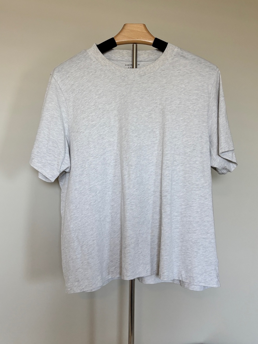 Woman’s Gray American Eagle T-Shirt (MEDIUM)